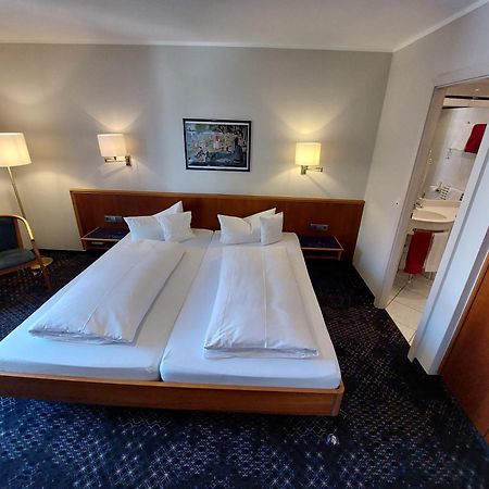 Hotel-Restaurant Roter Ochsen Lauchheim エクステリア 写真