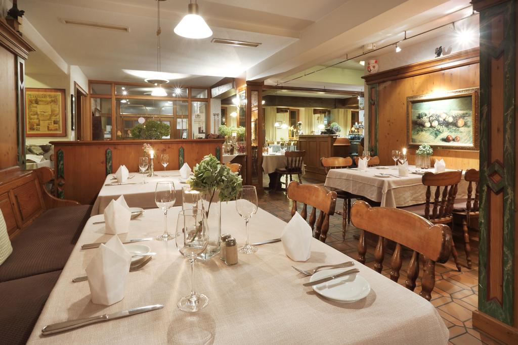 Hotel-Restaurant Roter Ochsen Lauchheim エクステリア 写真