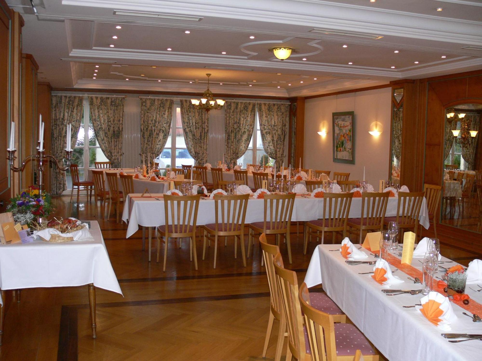 Hotel-Restaurant Roter Ochsen Lauchheim エクステリア 写真