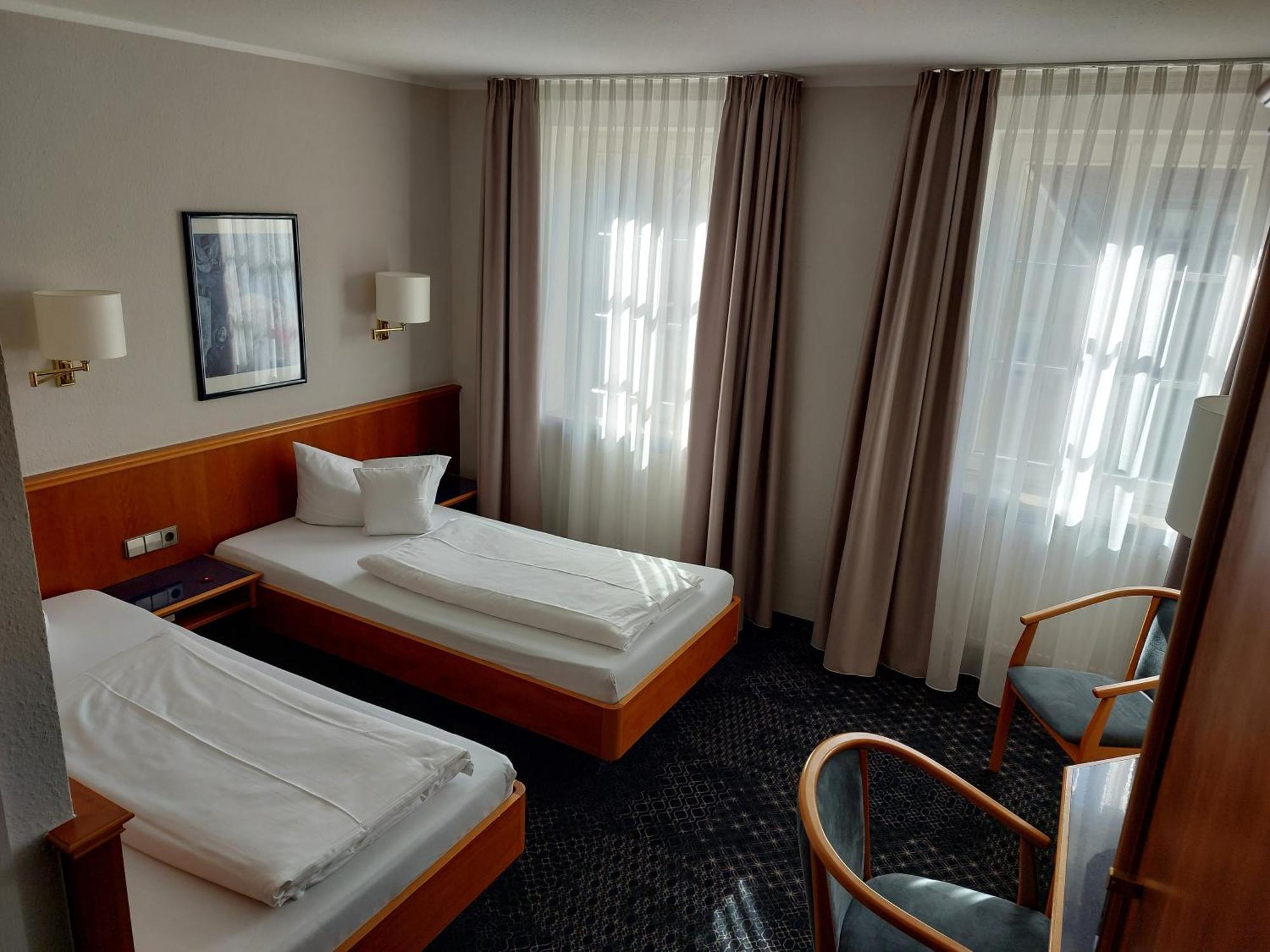Hotel-Restaurant Roter Ochsen Lauchheim エクステリア 写真