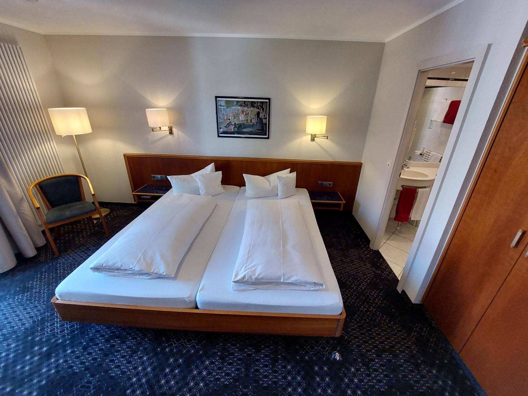 Hotel-Restaurant Roter Ochsen Lauchheim エクステリア 写真