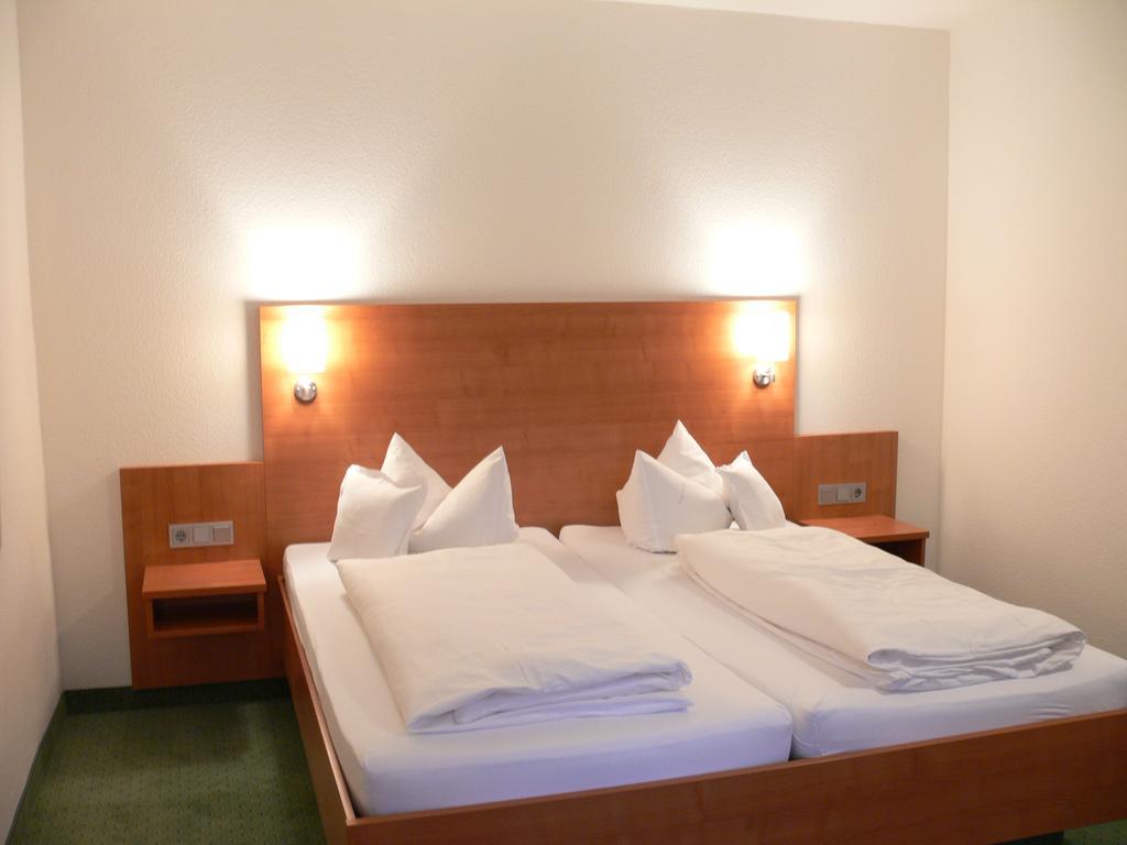 Hotel-Restaurant Roter Ochsen Lauchheim エクステリア 写真