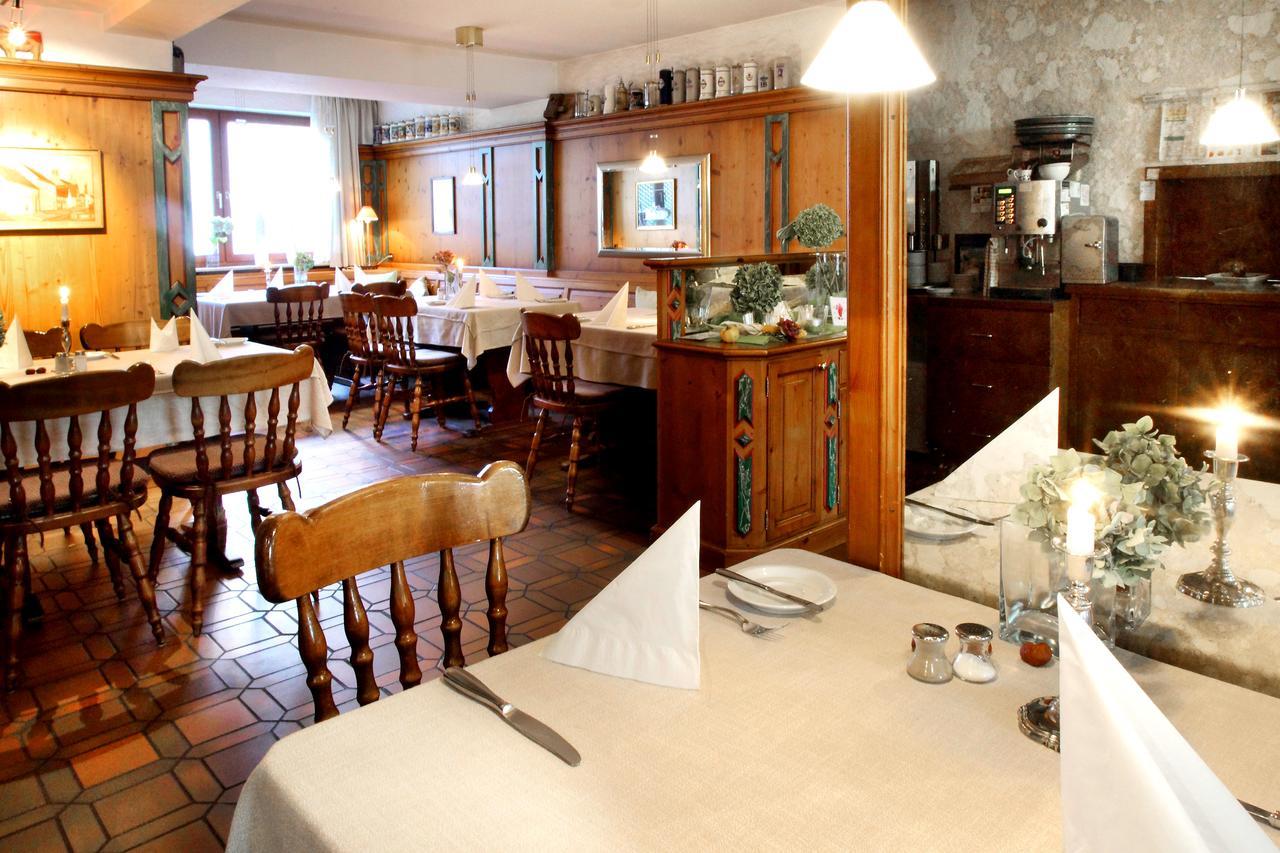 Hotel-Restaurant Roter Ochsen Lauchheim エクステリア 写真
