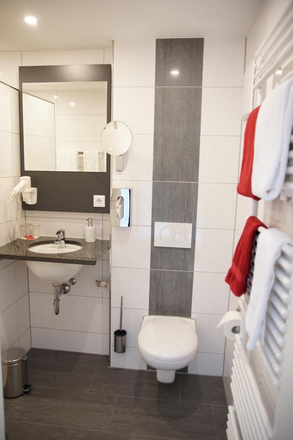 Hotel-Restaurant Roter Ochsen Lauchheim エクステリア 写真