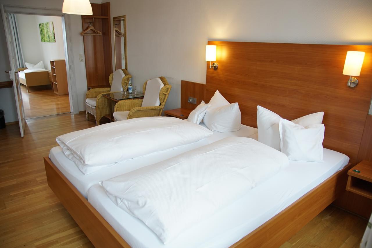 Hotel-Restaurant Roter Ochsen Lauchheim エクステリア 写真