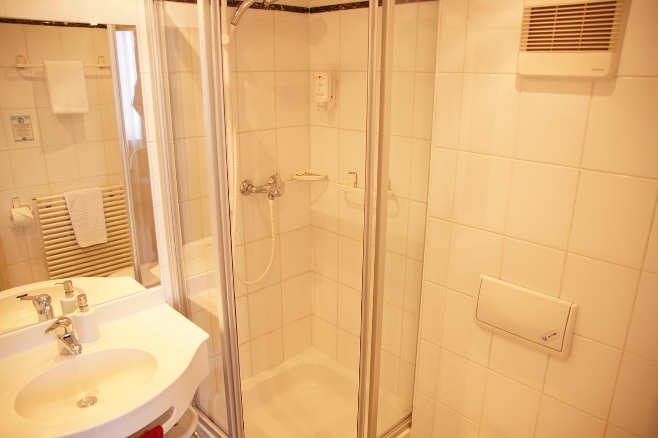 Hotel-Restaurant Roter Ochsen Lauchheim エクステリア 写真