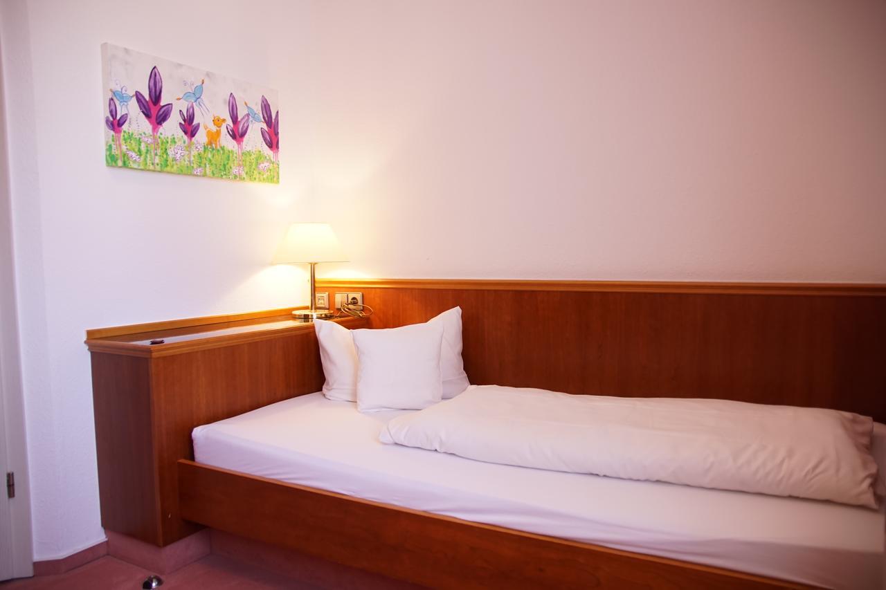 Hotel-Restaurant Roter Ochsen Lauchheim エクステリア 写真
